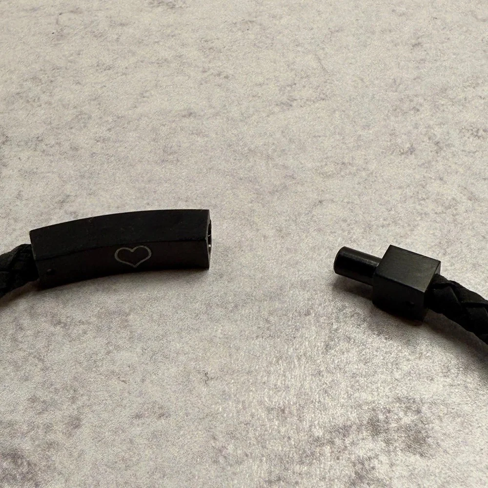 The Steel Shop Leather Bracelet Unisex Black 4MM 7 Inches Heart‎ Engraving New